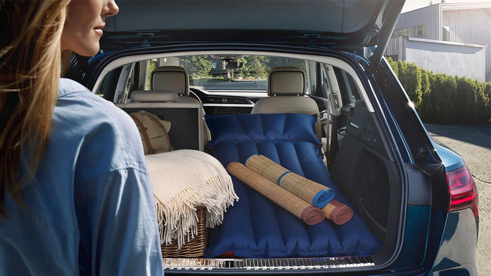 2022 Audi e-tron 40 20 40 rear split folding seats