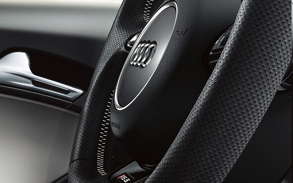14_RS5_SteeringWheel.jpg
