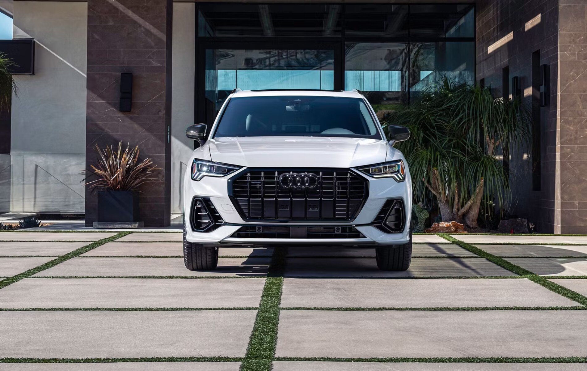 Audi Q3 vs. Kia Sportage Audi Q3 vs. Kia Sportage