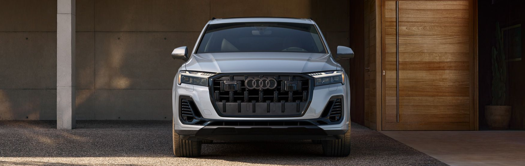 2025 Audi Q7 2025 Audi Q7 front view in Toronto