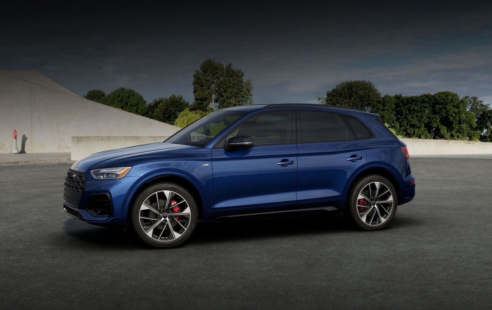 2025 Audi SQ5 vs. 2025 Mercedes-AMG GLC 43: Performance Showdown