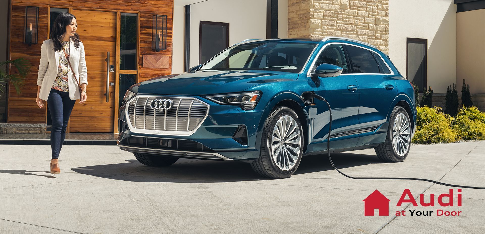 Banner-for-desktop_etron.jpg