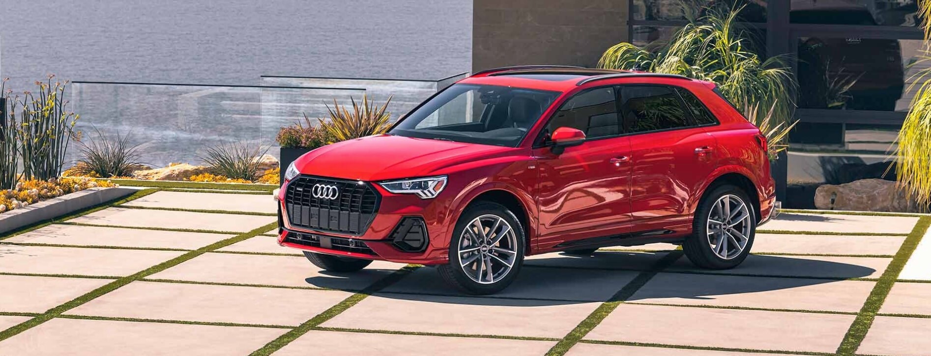 2023 Audi Q3 Exterior front quarter.png