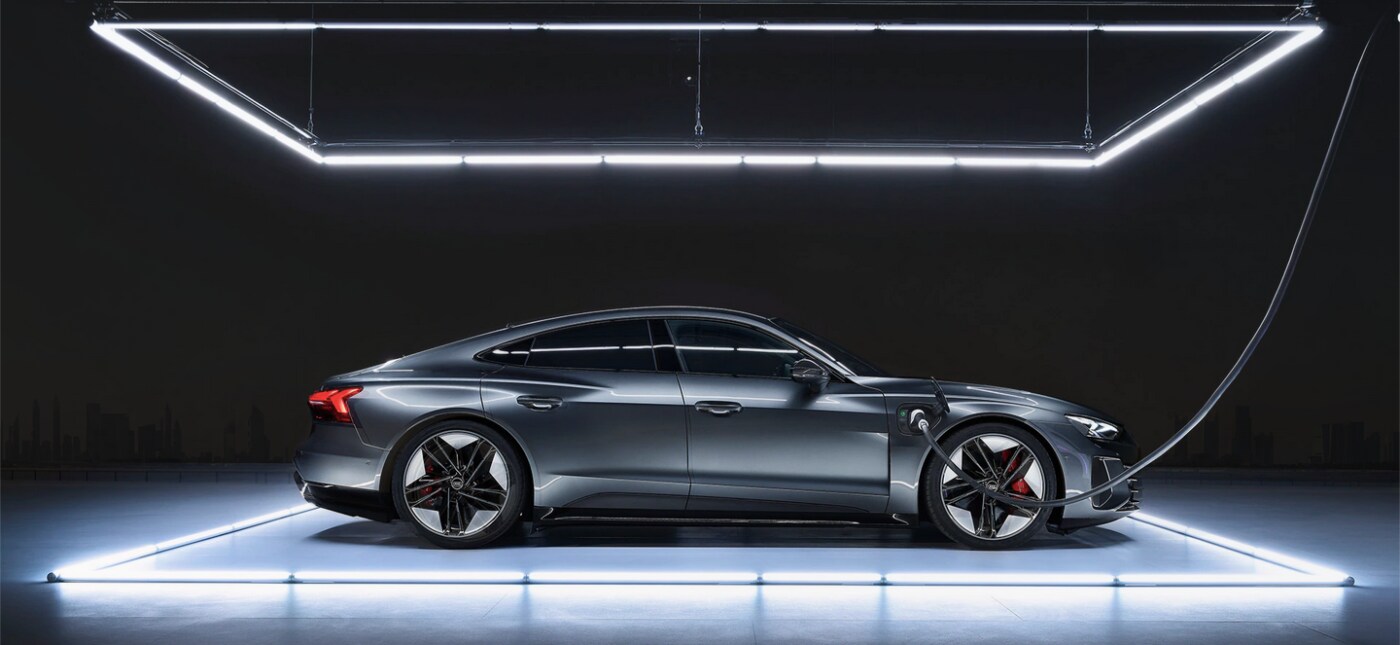 2022 Audi e-tron Landing.png