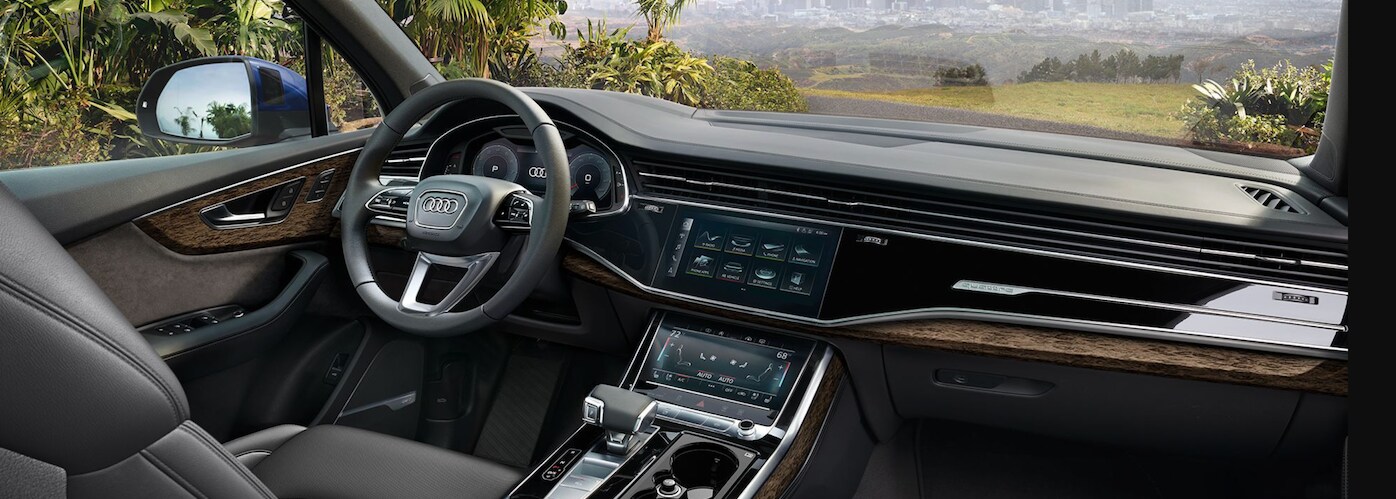 2021 Audi Q7 front seat interior