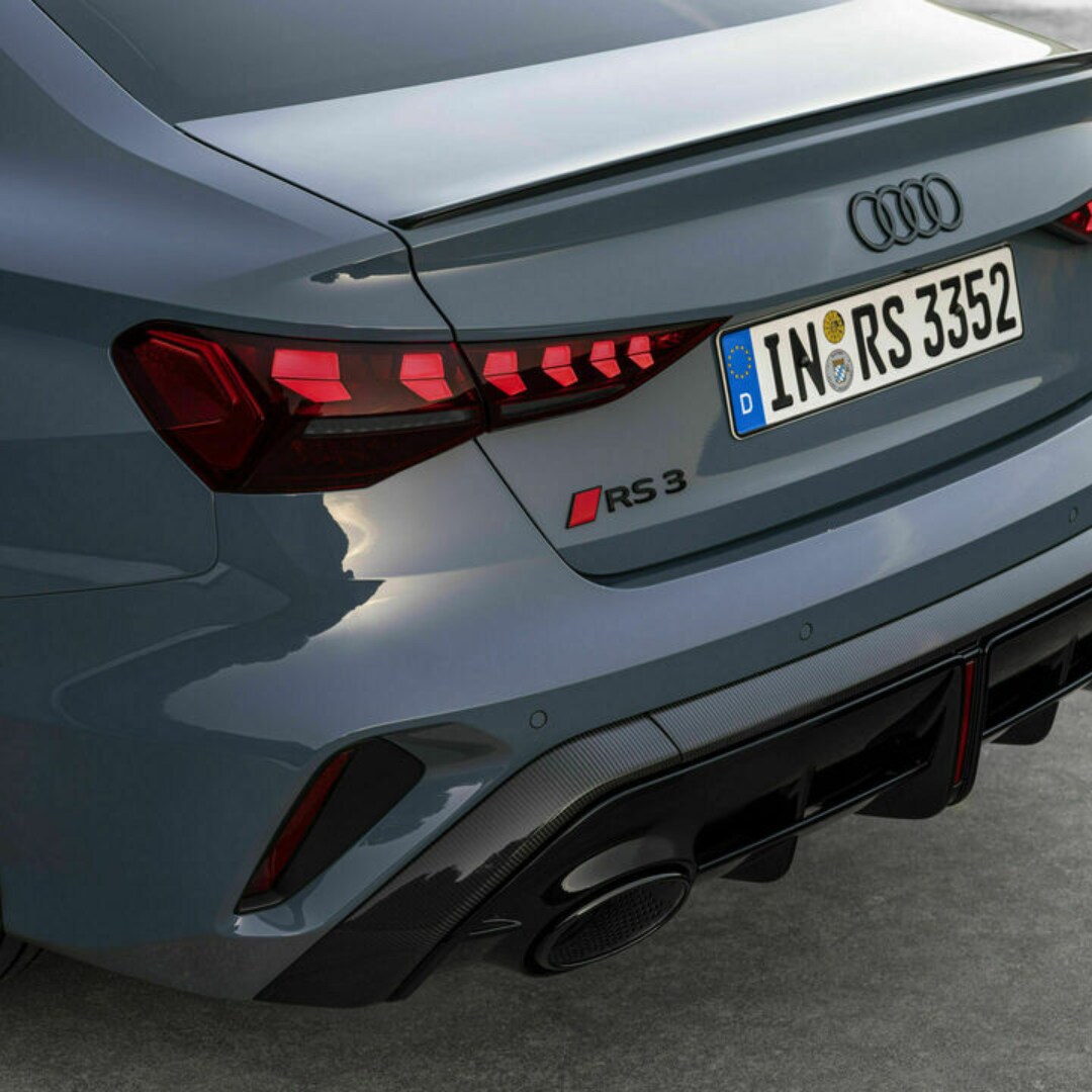 2025 RS 3 front three‑quarter view