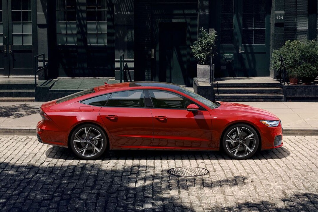 Vue de côté de l'Audi A7 2023
