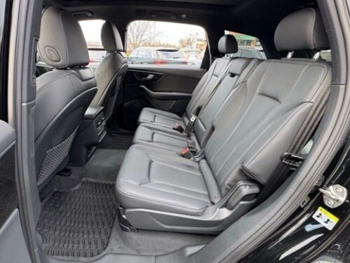 2025 Audi Q7 back seat
