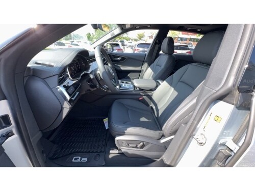 2025 Audi Q8 front seating area
