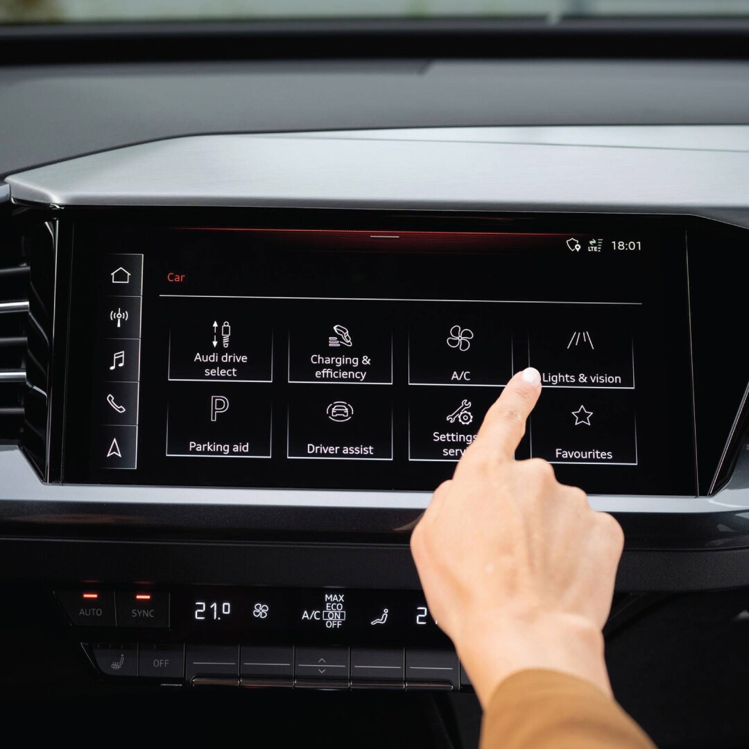 Q4-e-tron-MMI-touch.jpg