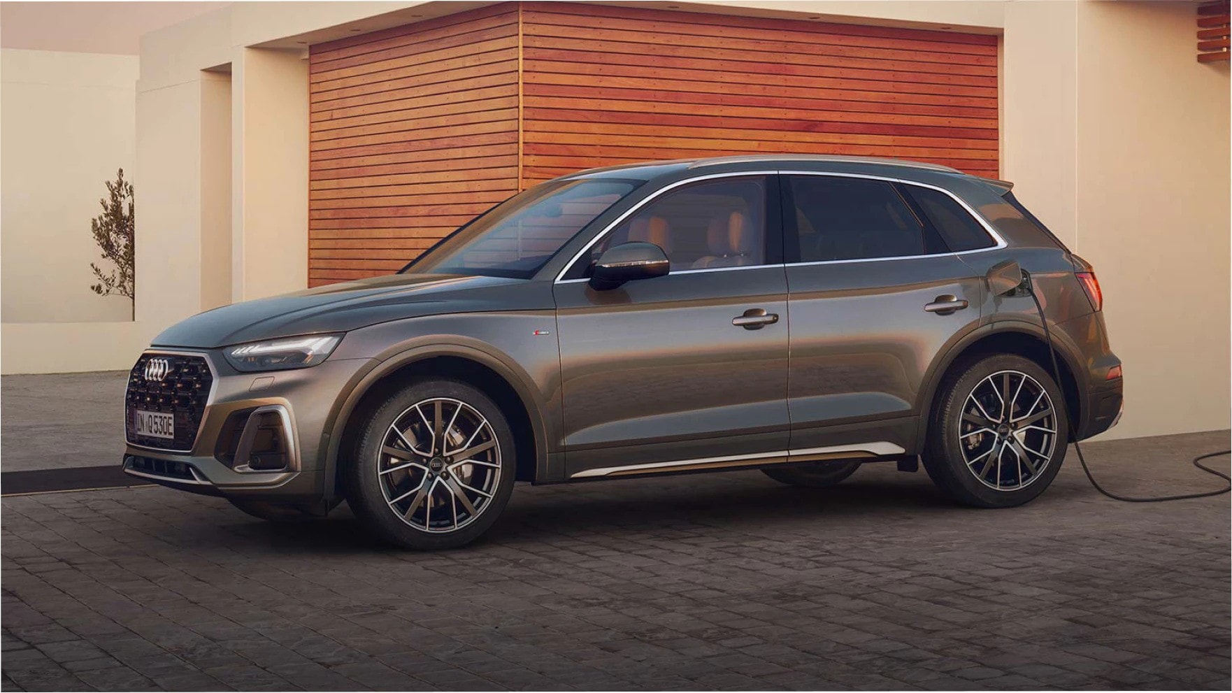 Q5 TFSI e.jpg