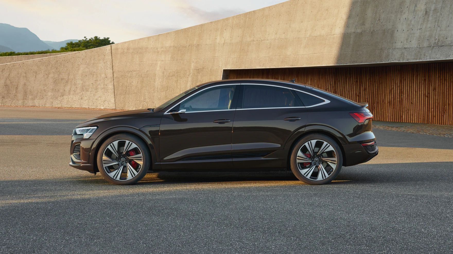 Q8 e-tron sportback.jpg