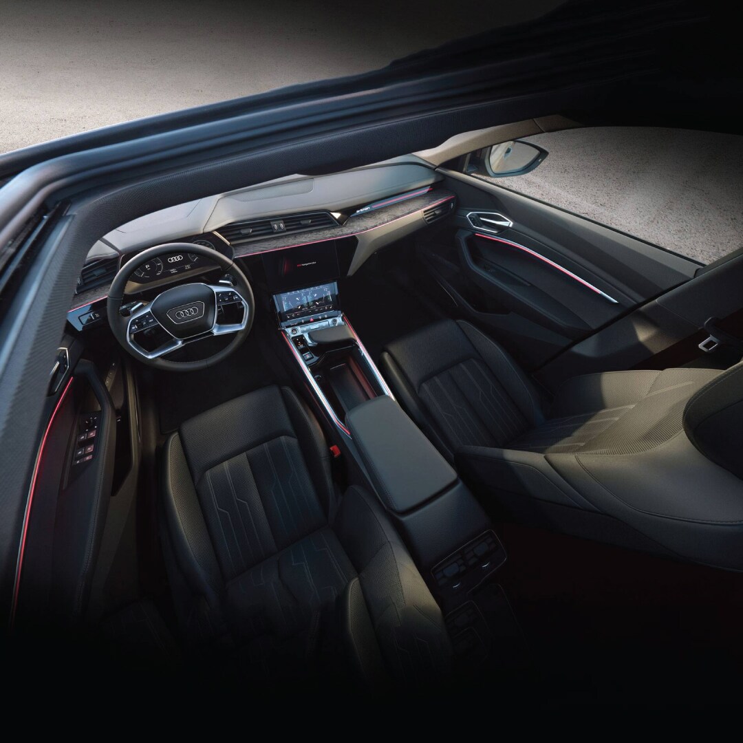 Q8-e-tron-luxurious-front-seats.jpg