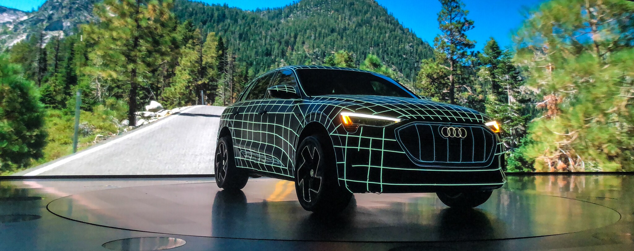 e-tron-suv-graphic.jpg