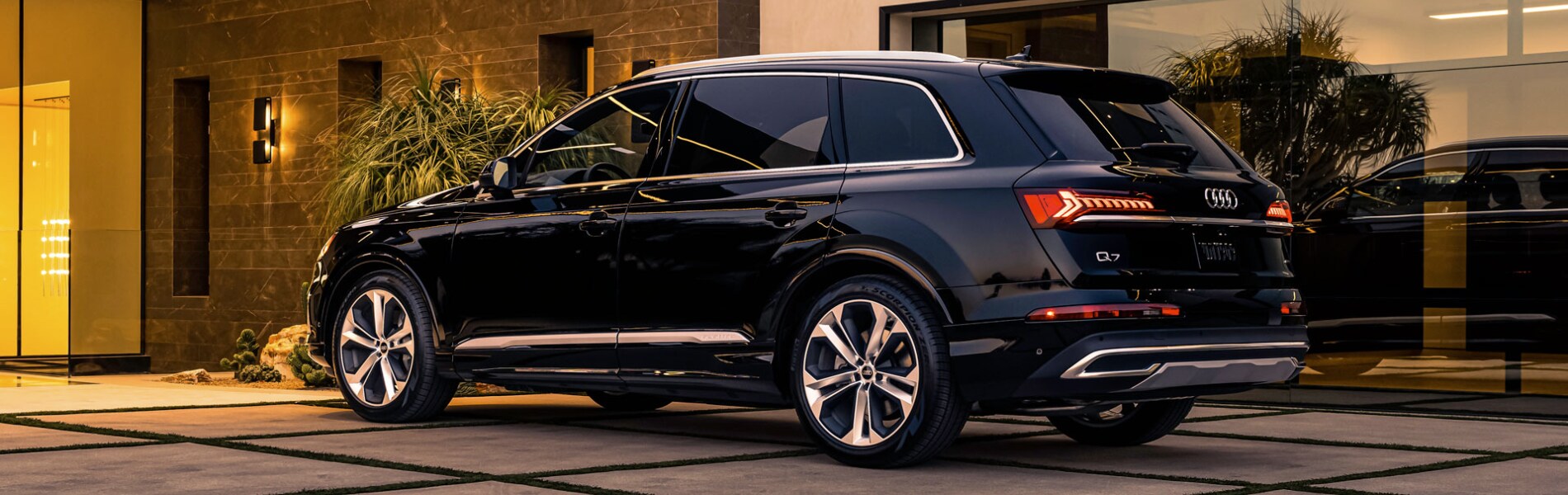 New Audi Q7 parking outdoor.png New Audi Q7 parking outdoor