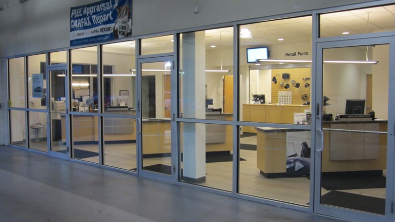 srvc-wrtrs-desks-outside.jpg