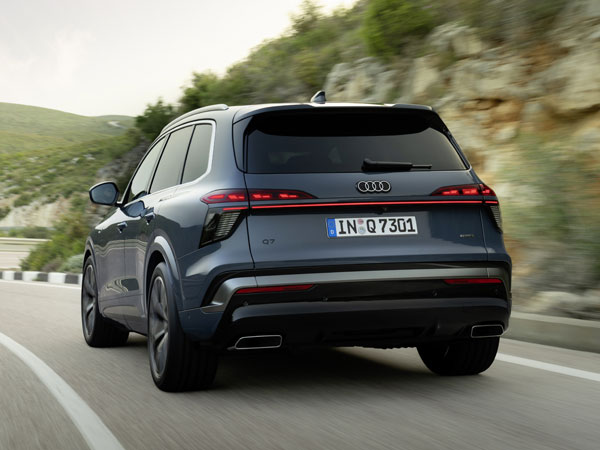 2027 Audi Q7 Rear Angle