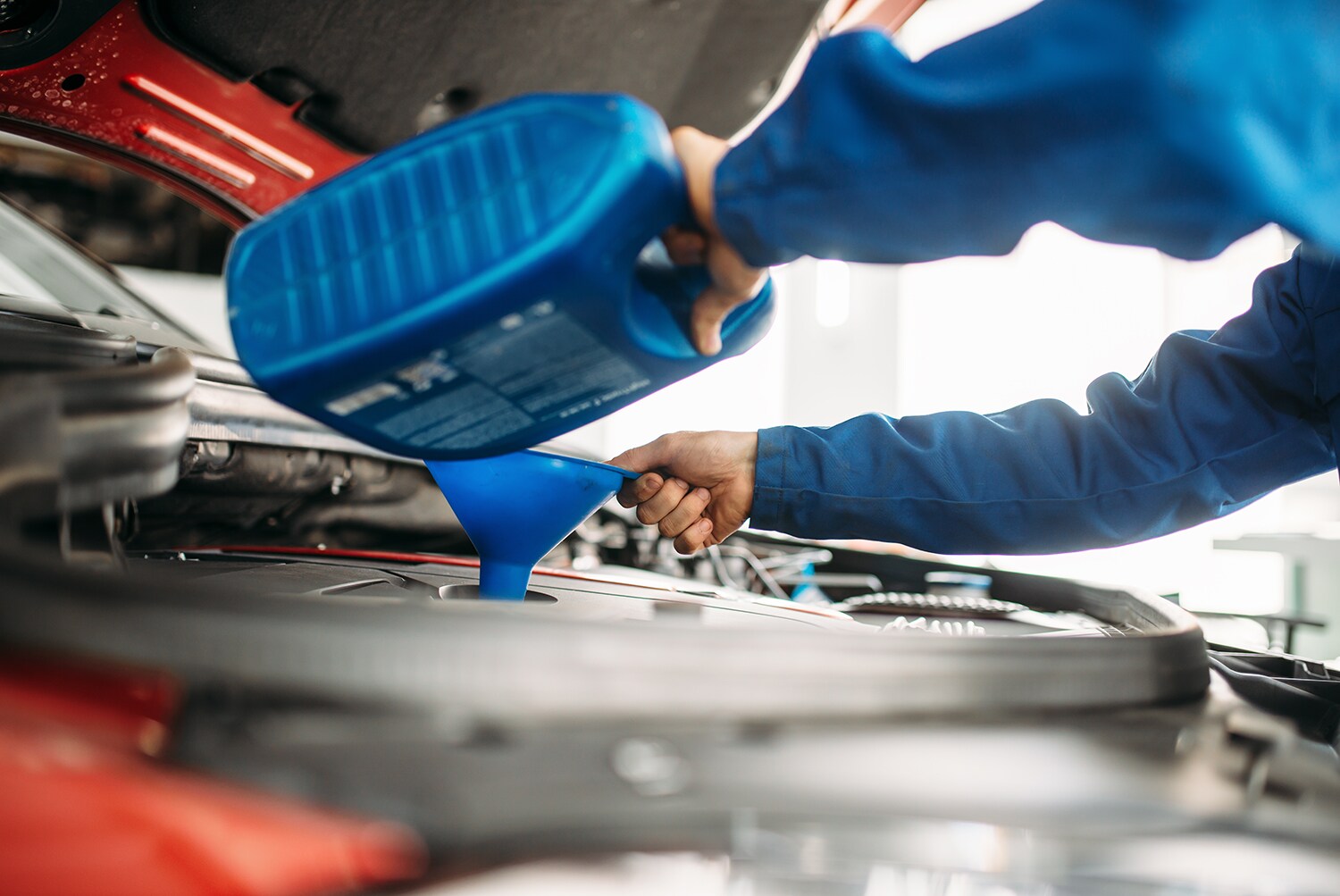 Audi Owings Mills is a Car Dealership in Pikesville near Owings Mills MD | Mechanic changing car oil