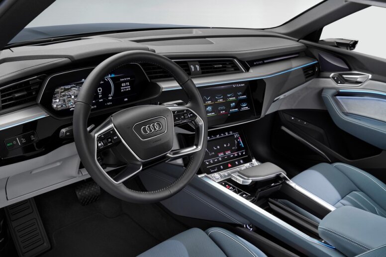 2020_Audi_e-tron_6.jpg