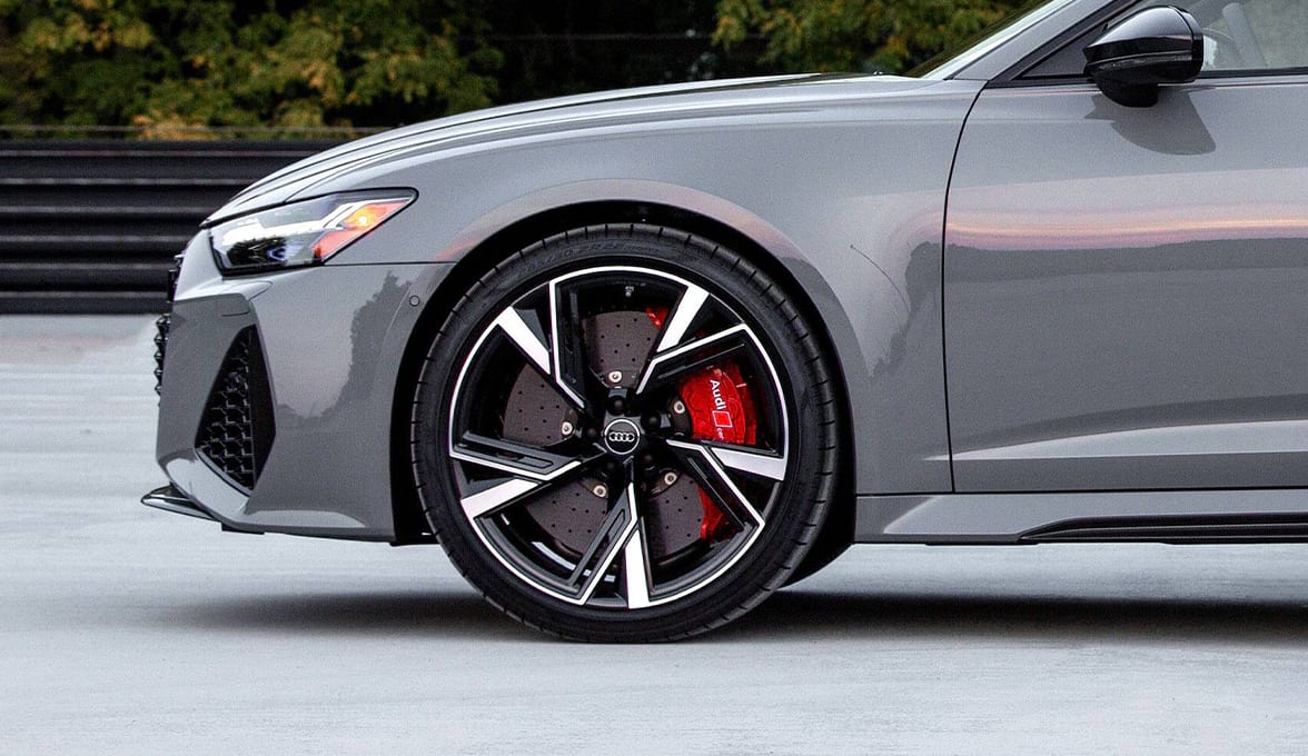des-installations-de-roues-et-pneus-a-la-fine-pointe2x.jpeg