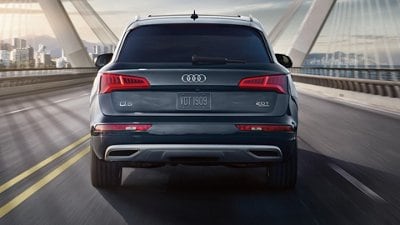 2018-audi-q5-blue-exterior-rear-led-taillights-dynamic-turn-signals