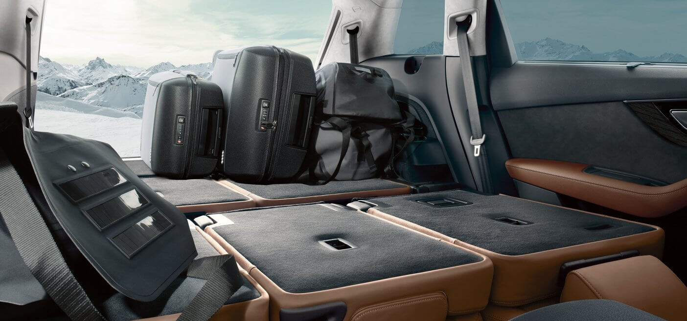 2017 Audi Q7 rear folding seats and cargo space