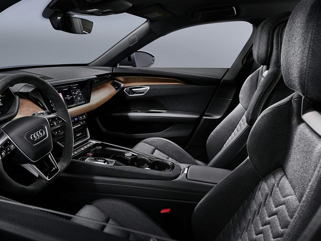 2023 audi e-tron gt front seats.jpg 2023 Audi e-tron GT Interior