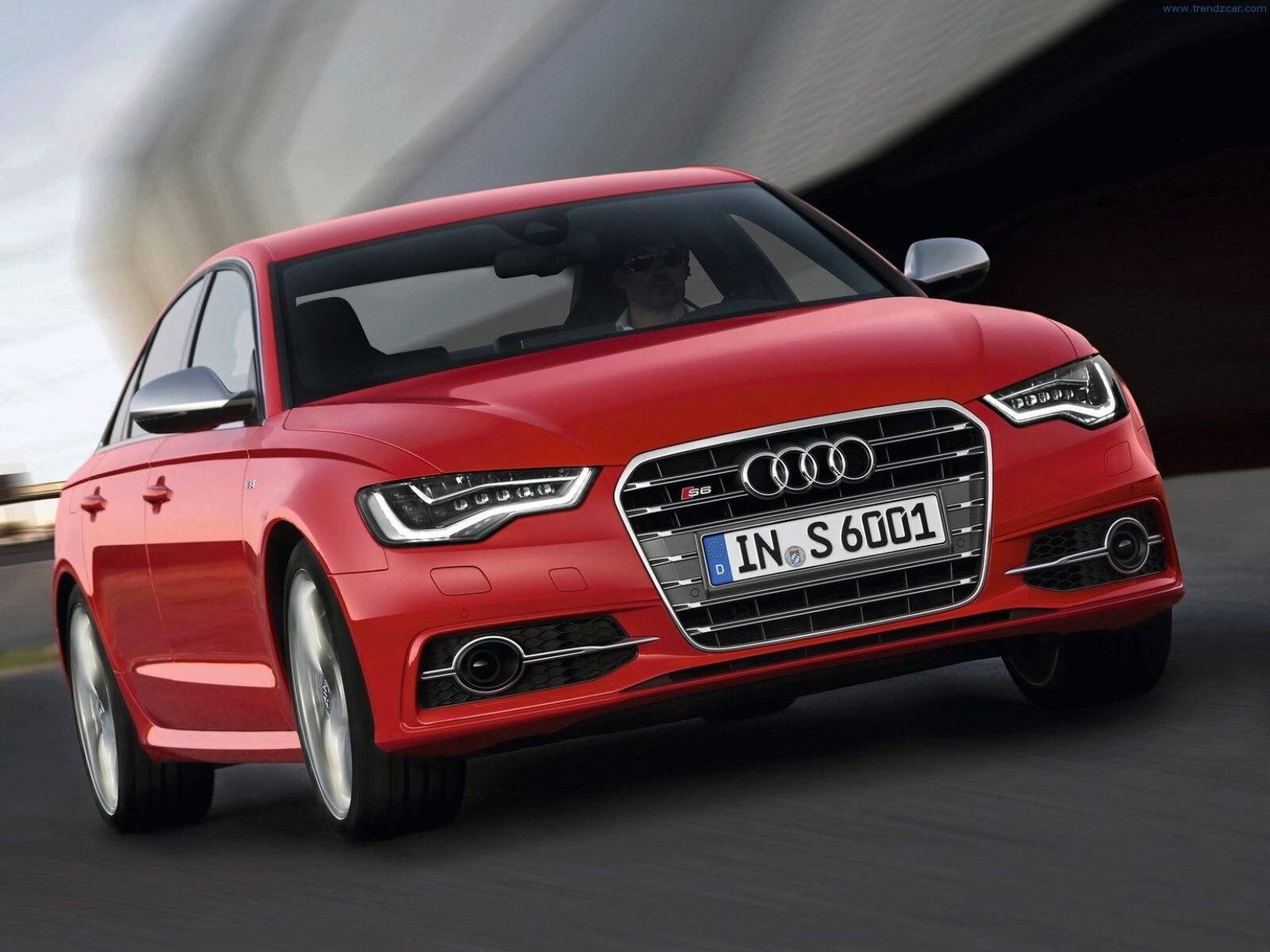 2013-Audi-S6-Front-Angle-5.jpg