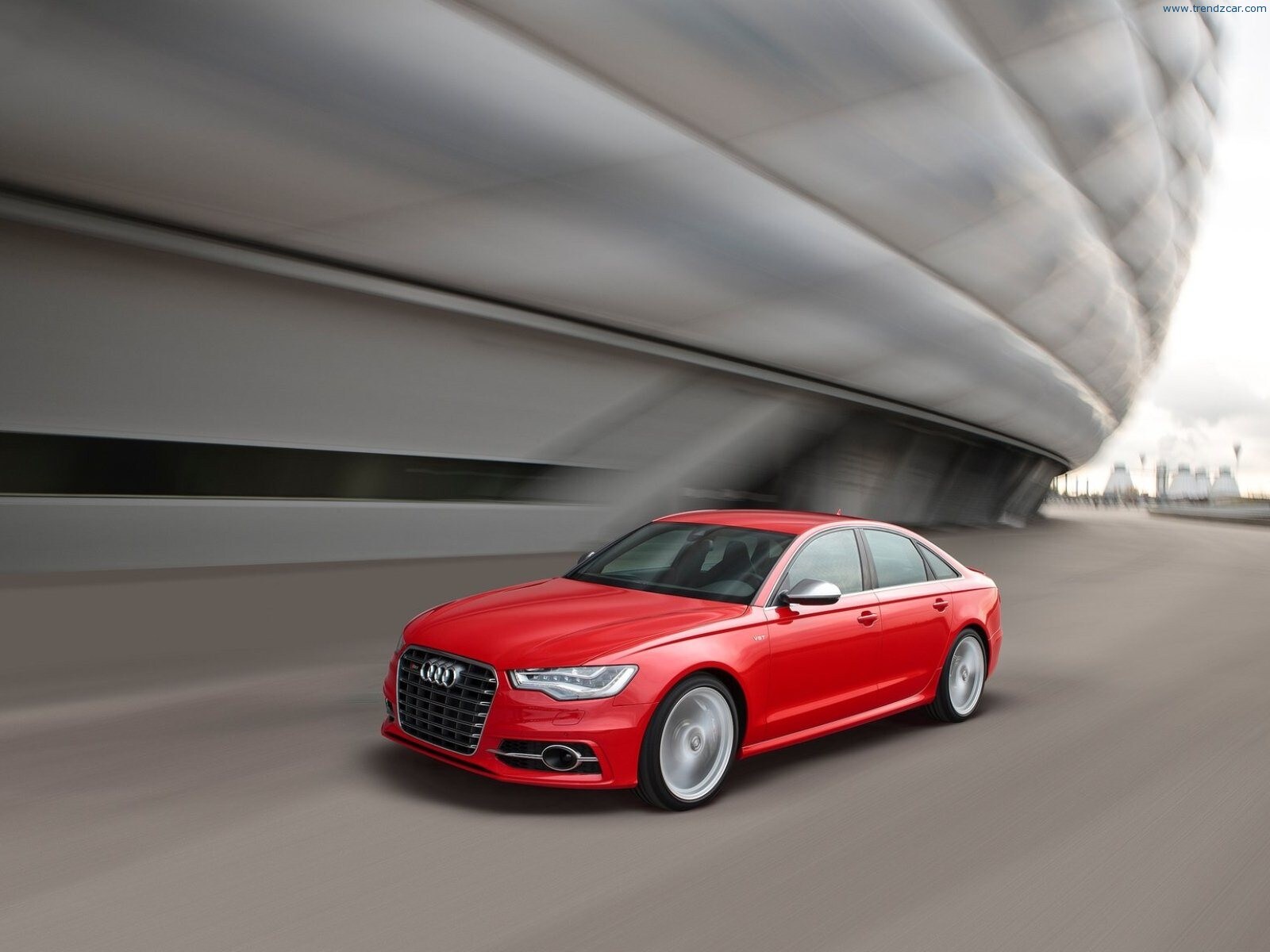 2013-Audi-S6-Front-Angle-10.jpg