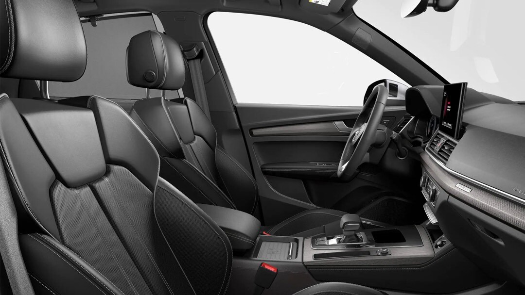 Vue intérieure montrant les sièges sport avant de l'Audi Q5.