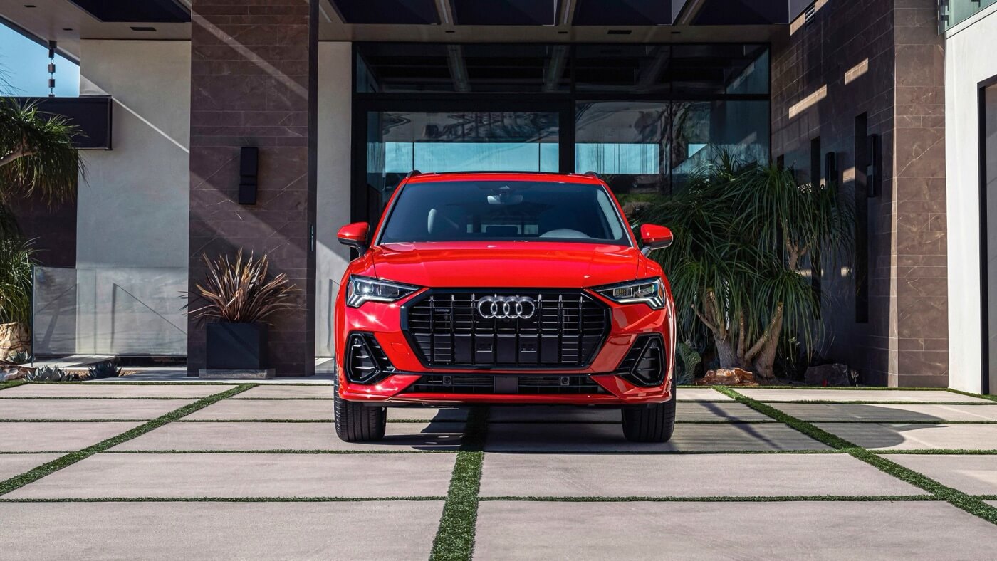 Vue avant de l'Audi Q3 2024 à l'extérieur.