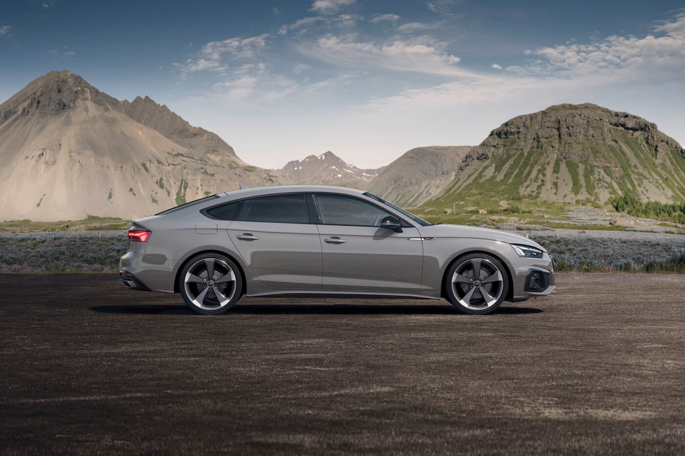 vue latérale de la Audi A5 2022