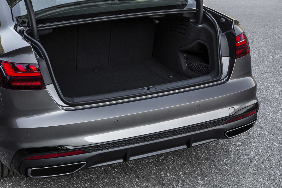 vue du coffre arrière de la Audi A4 2022