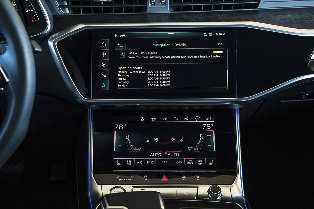 vue des deux écrans numériques à bord de la Audi A7 Sportback 2022