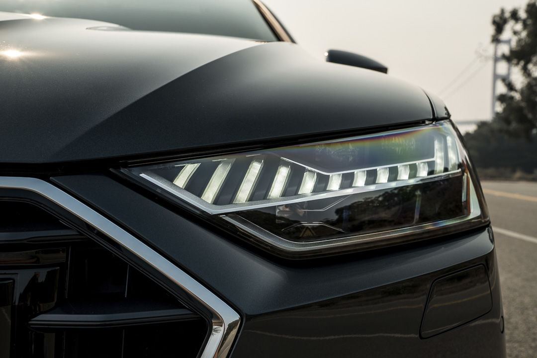 vue rapprochée du phare avant de la Audi A7 Sportback 2022