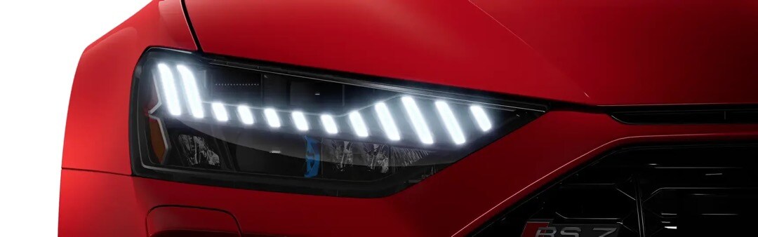 Feu à del dynamique de l'Audi RS7 2023.