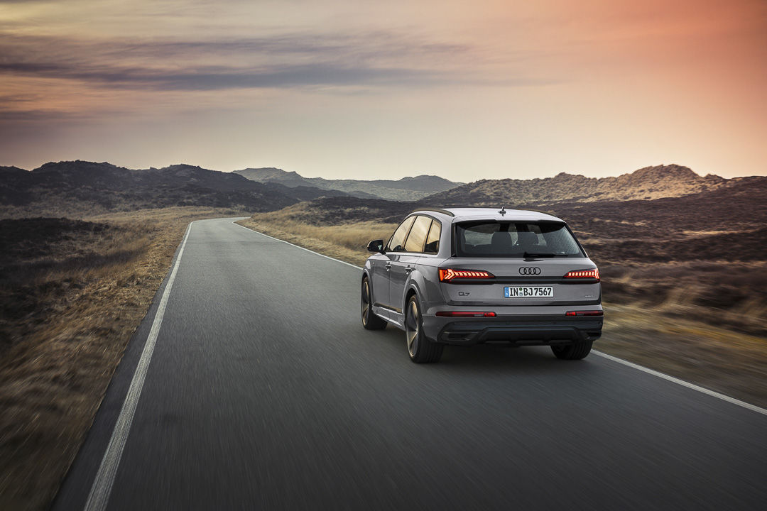 audi-q7-2022-971645042124337.jpeg