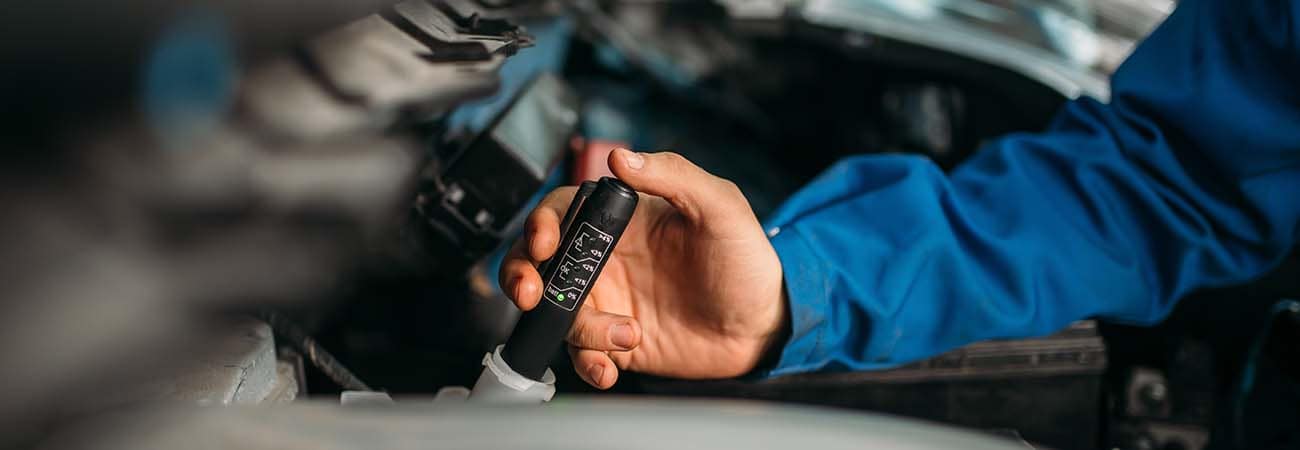Checking-Brake-Fluid_222386488_xl-2015-copy.jpg