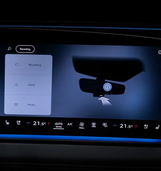 Audi Q5 MMI touch display showing the dashcam recording menu