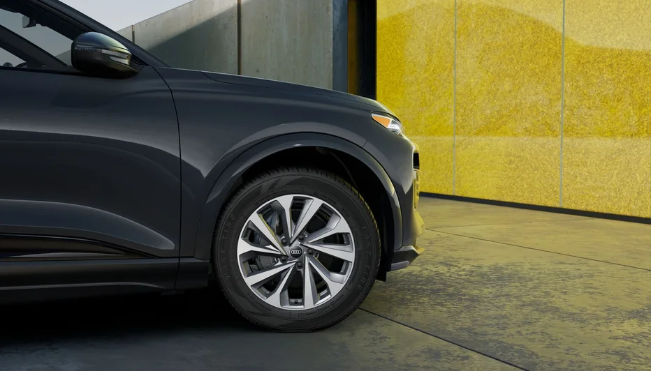 Front wheel and fender of a grey Audi Q6 e-tron