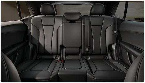Rear seats of the Audi Q8 with the centre armrest folded down