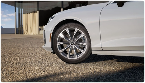 Front wheel and fender of a white Audi A6 Sedan
