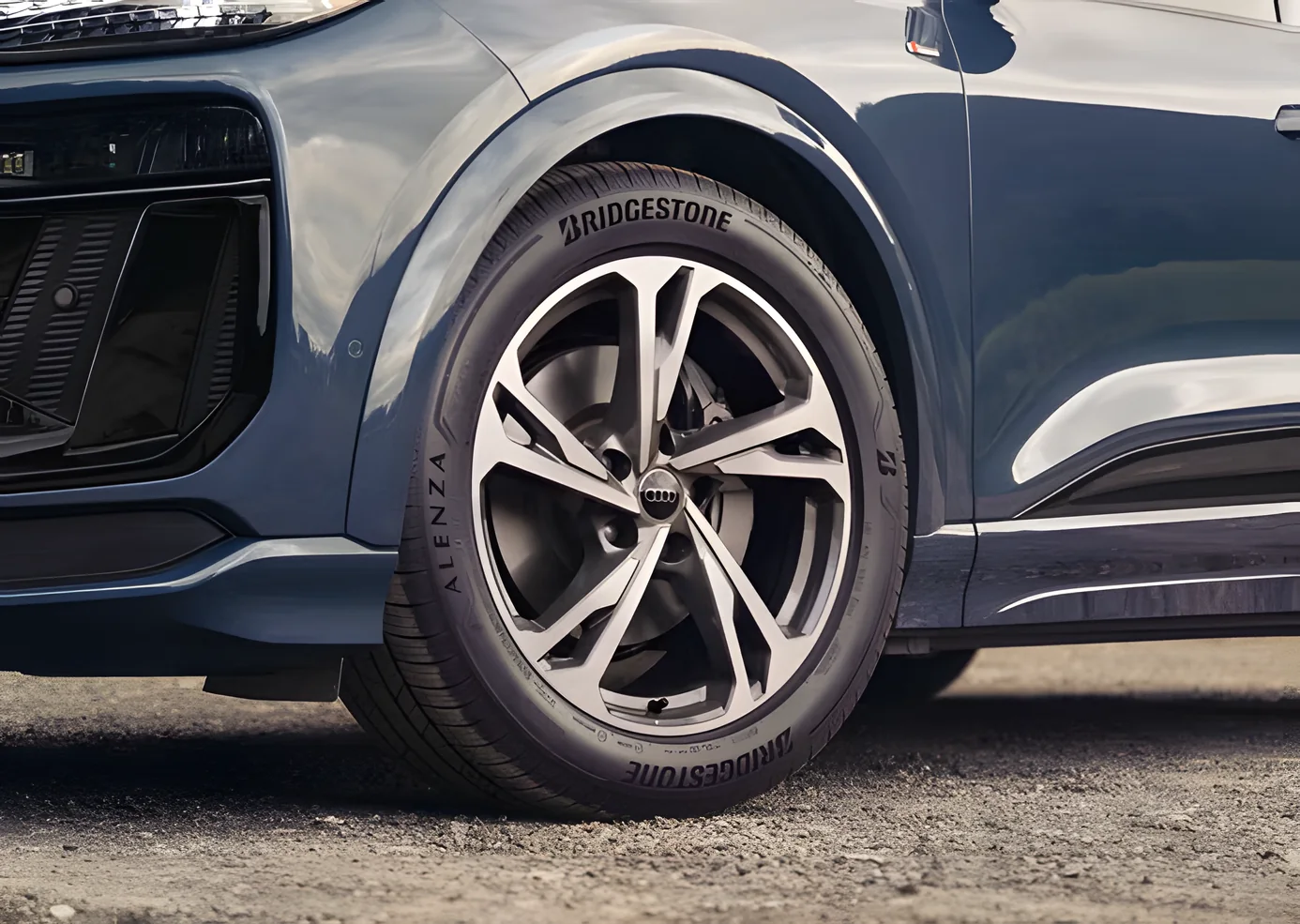 Close-up of a 20-inch 5-double-spoke offset design wheel on the Audi Q6 e-tron