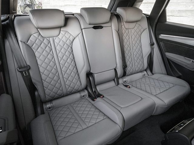 Audi Q5 Interior back.jpg