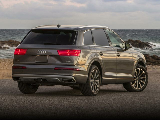 New Audi Q7 BAck View.jpg