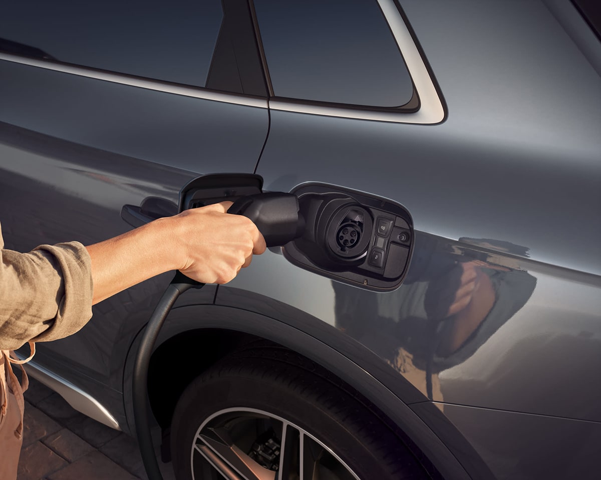 2023-Audi-Q5-PHEV-Hybrid-SUV.jpg New Audi Q5e getting charged.