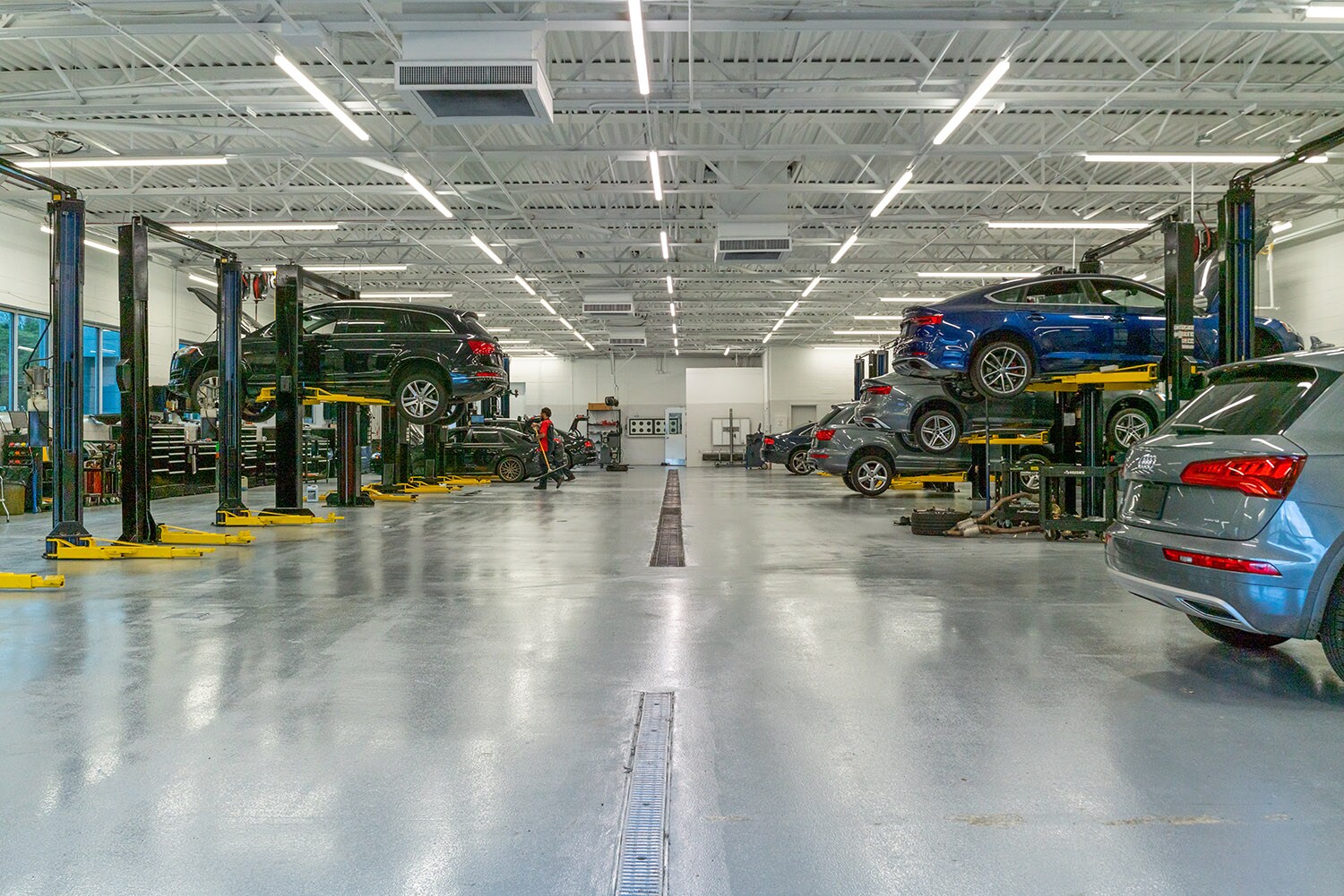 Audi-Warrington-Service-Bays%20copy.jpg Packed Service Bays at Audi Warrington.