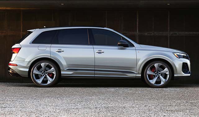 Side profile of the 2026 Audi Q7