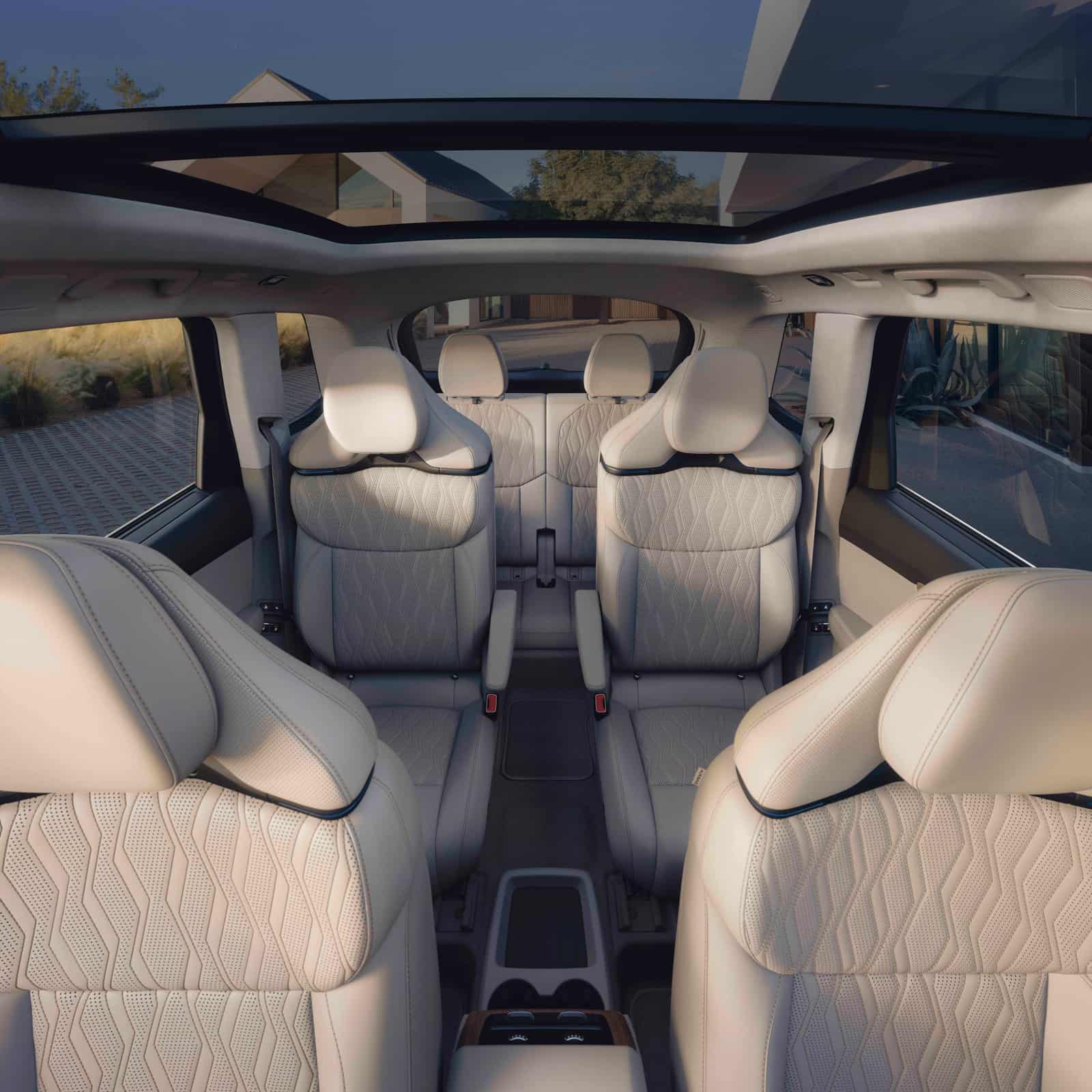 2027 Audi Q7 interior captain seats and panoramic roof