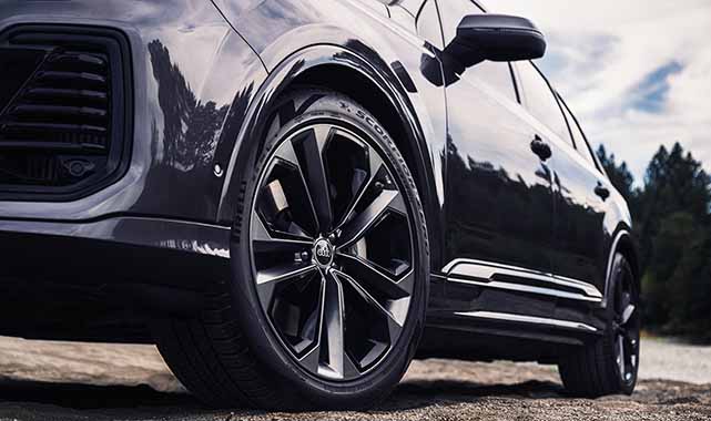 Front wheel view of the 2026 Audi Q7